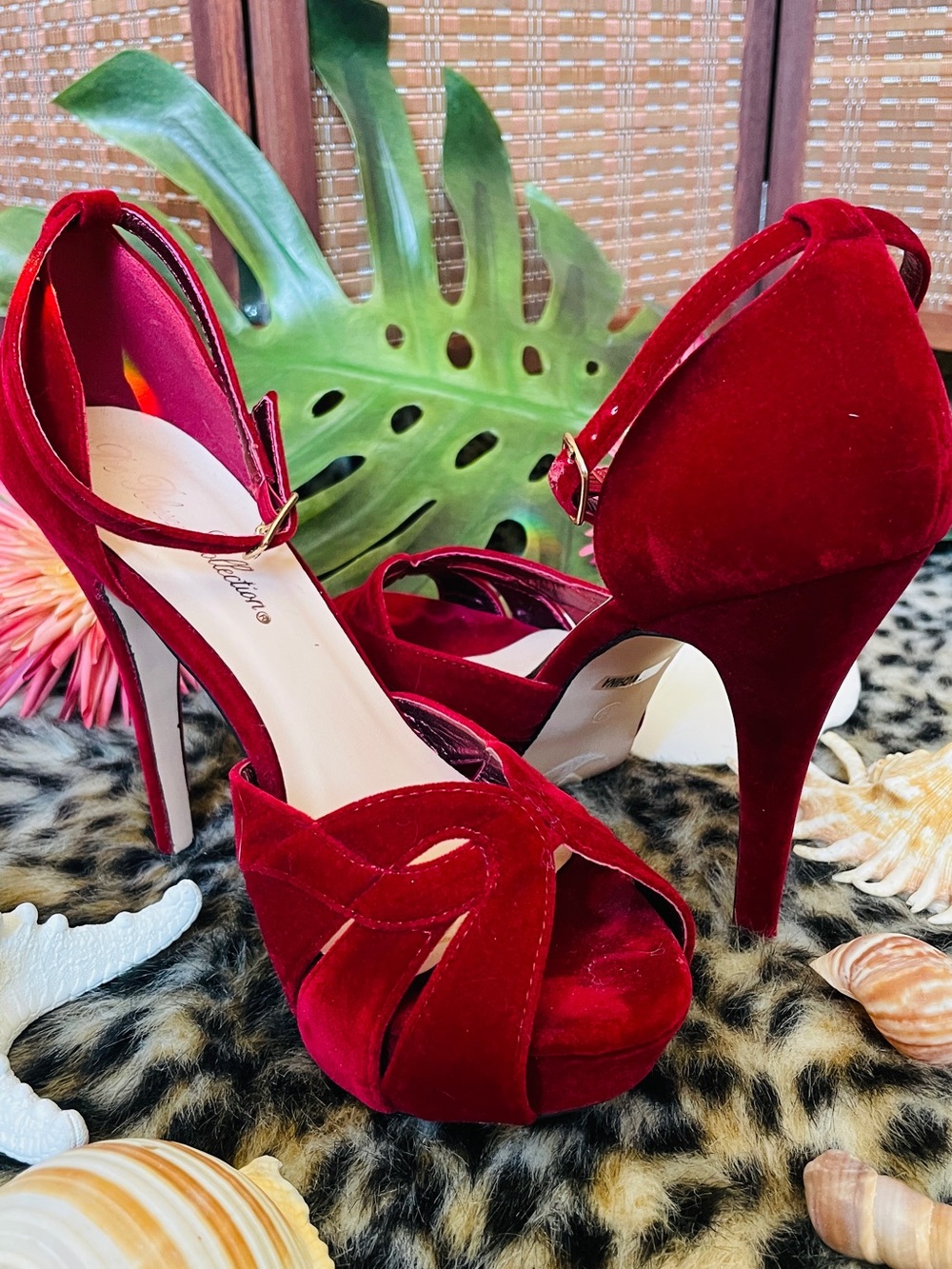 ♥️ Bomshell Velvet Platform Red Heels - Women Shoes De Blossom Collection